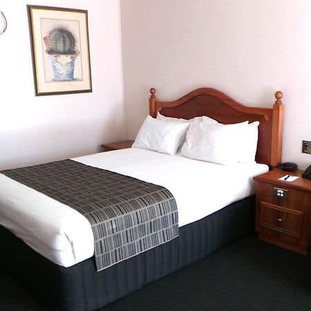 Best Western Ambassador Motor Inn & Apartments Wagga Wagga Exterior photo