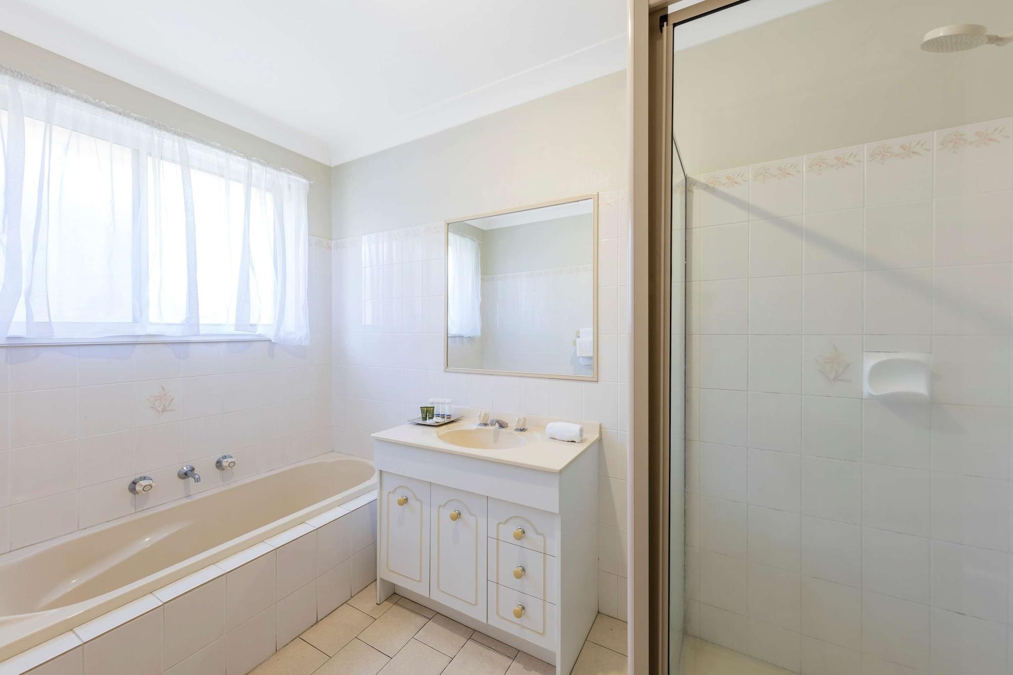 Best Western Ambassador Motor Inn & Apartments Wagga Wagga Exterior photo