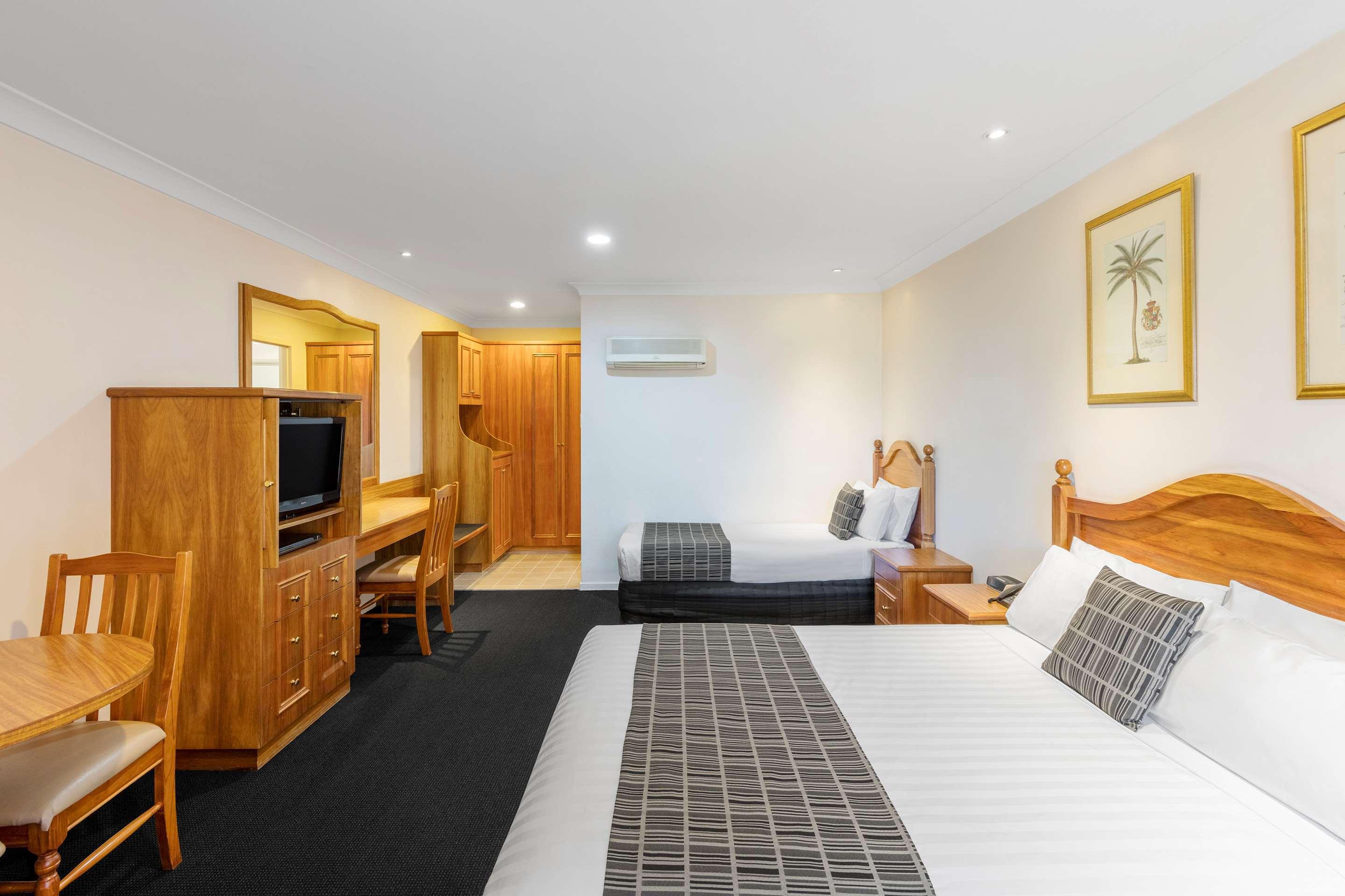 Best Western Ambassador Motor Inn & Apartments Wagga Wagga Exterior photo