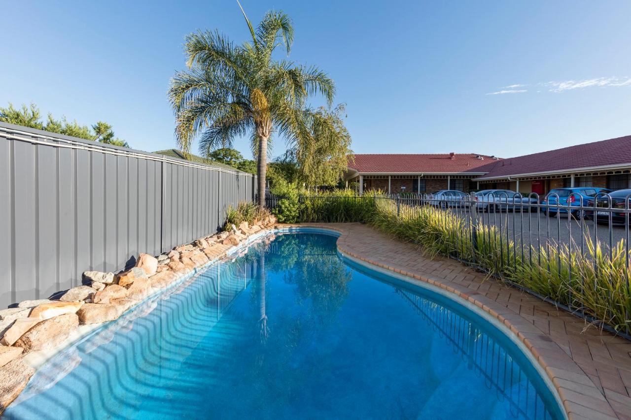 Best Western Ambassador Motor Inn & Apartments Wagga Wagga Exterior photo