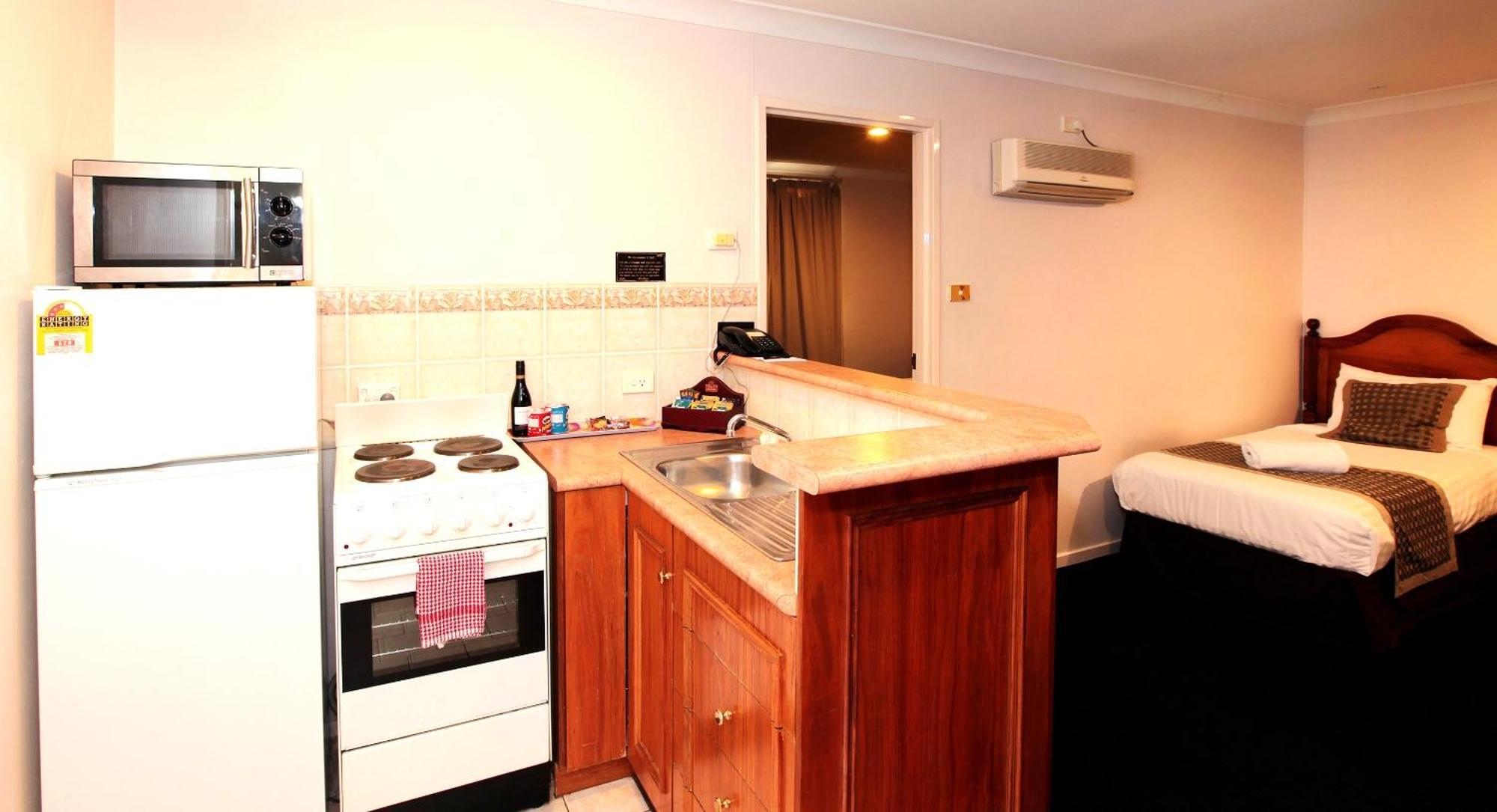 Best Western Ambassador Motor Inn & Apartments Wagga Wagga Exterior photo