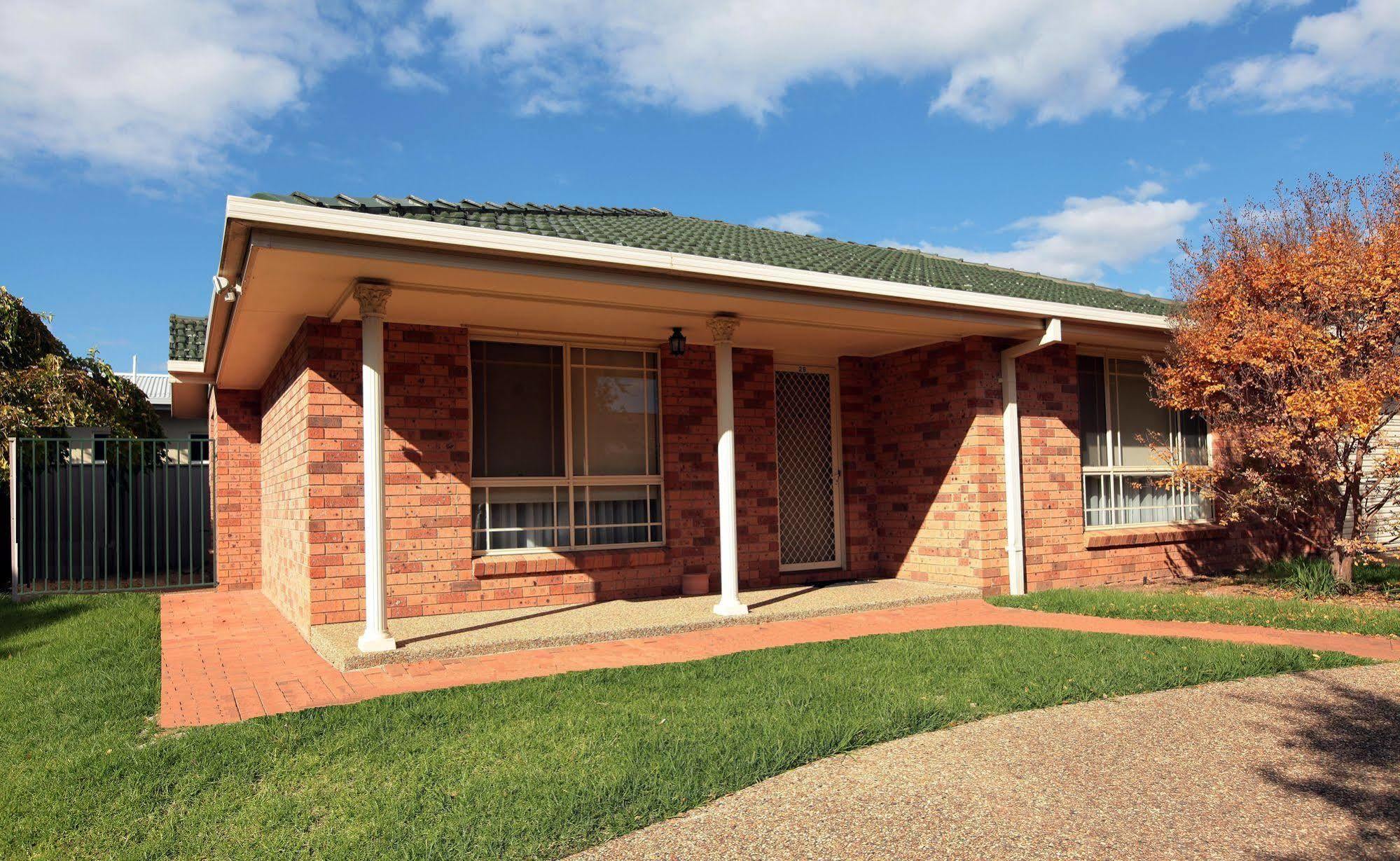 Best Western Ambassador Motor Inn & Apartments Wagga Wagga Exterior photo