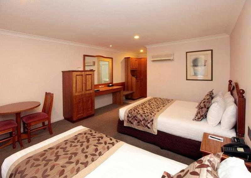 Best Western Ambassador Motor Inn & Apartments Wagga Wagga Exterior photo