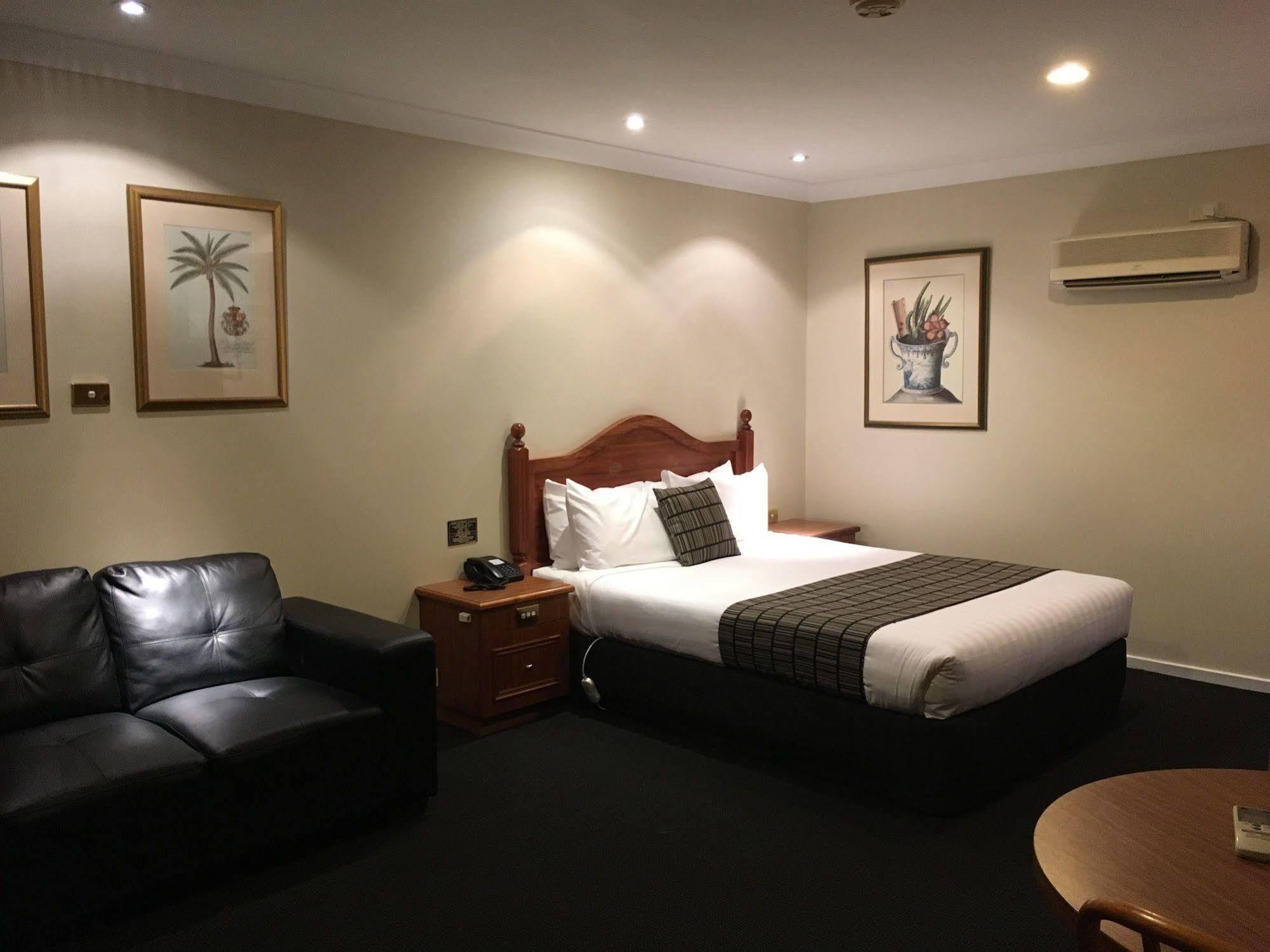 Best Western Ambassador Motor Inn & Apartments Wagga Wagga Exterior photo