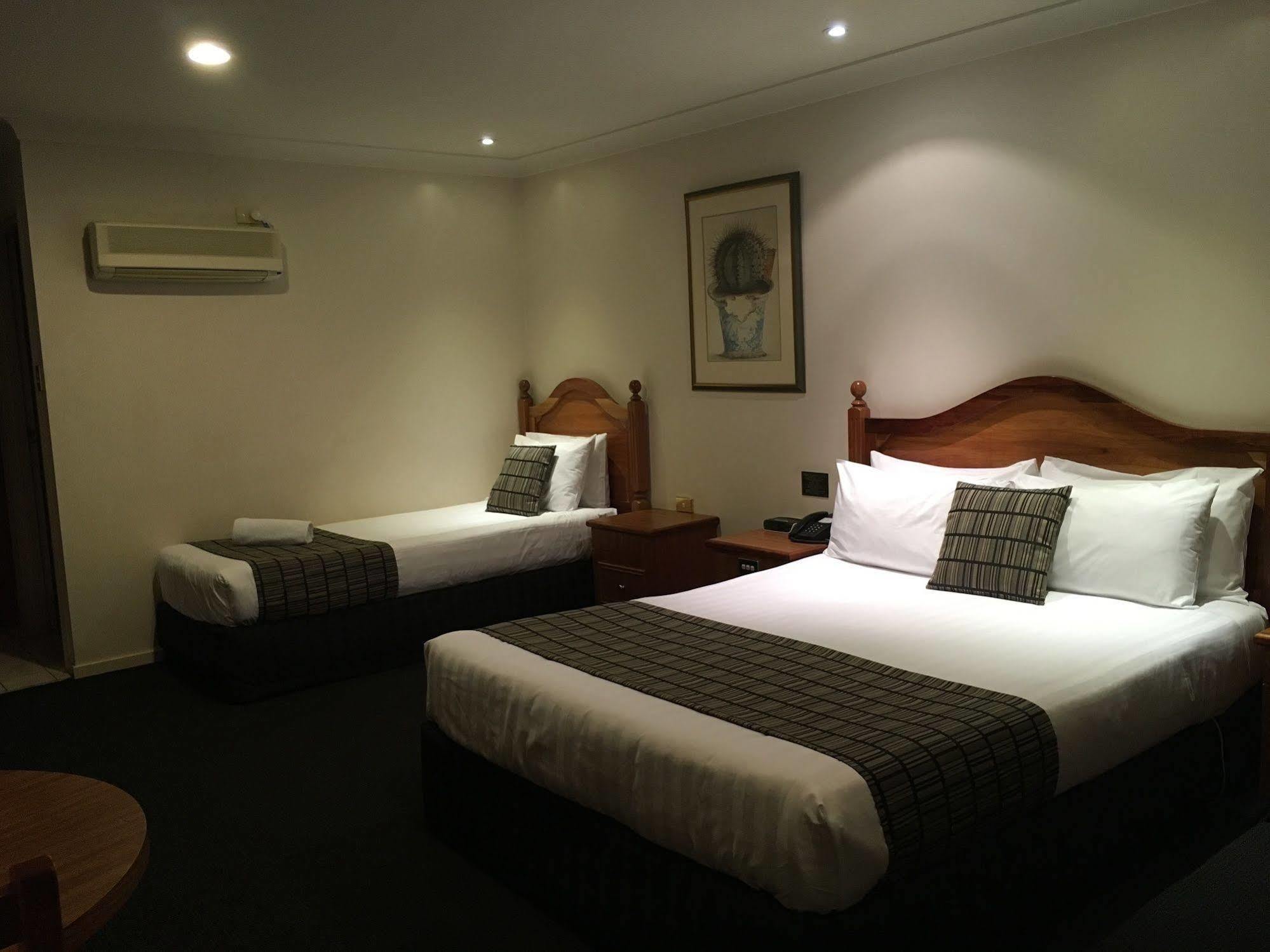 Best Western Ambassador Motor Inn & Apartments Wagga Wagga Exterior photo