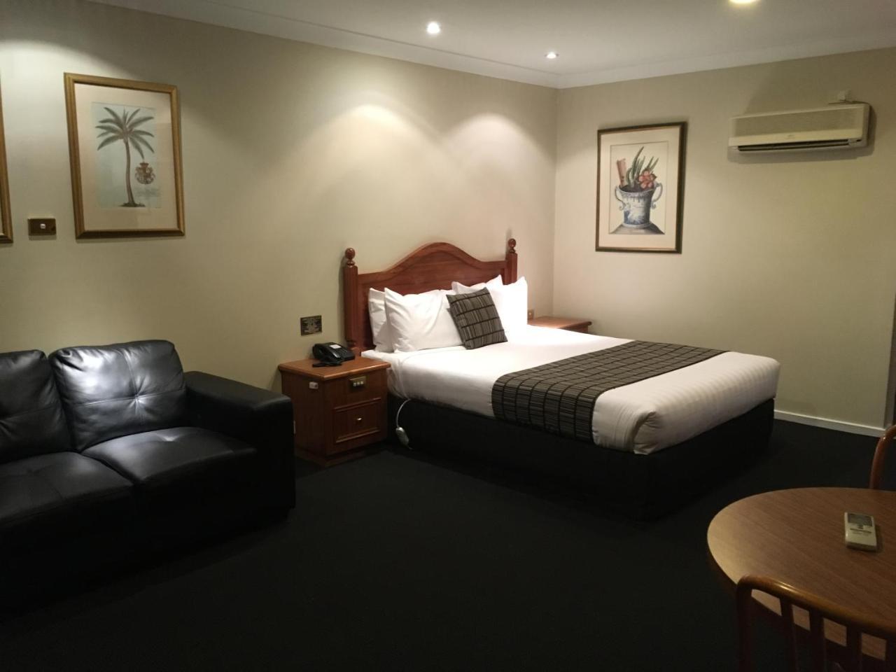Best Western Ambassador Motor Inn & Apartments Wagga Wagga Exterior photo