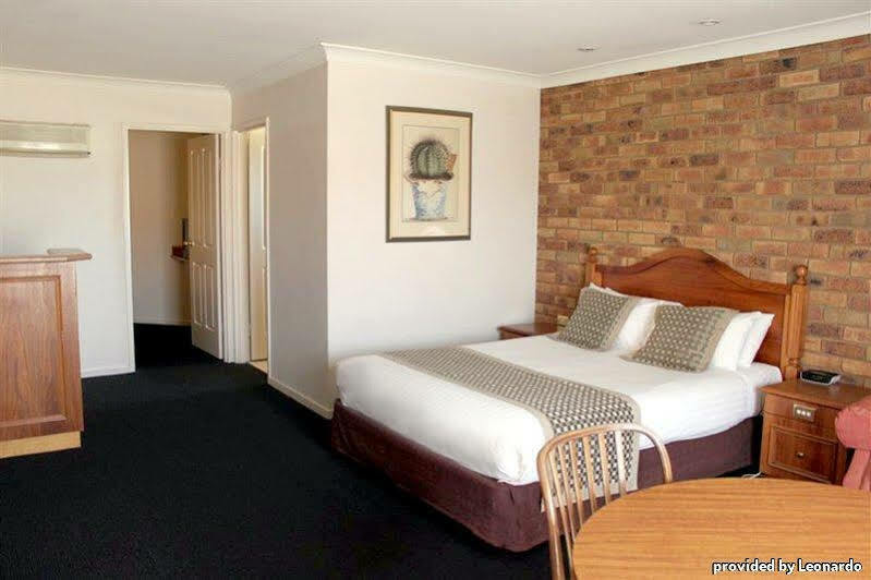 Best Western Ambassador Motor Inn & Apartments Wagga Wagga Exterior photo